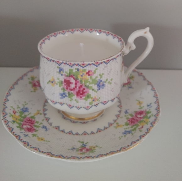 Vintage teacup candles - Picture 6 of 16